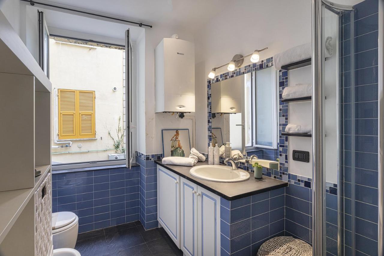 Santa Chiara Apartment By Wonderful Italy Genua Exteriör bild